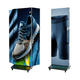 Póster LED plegable Trifold M2MEDIA: cara frontal con un anuncio de tenis deportivos y vista trasera