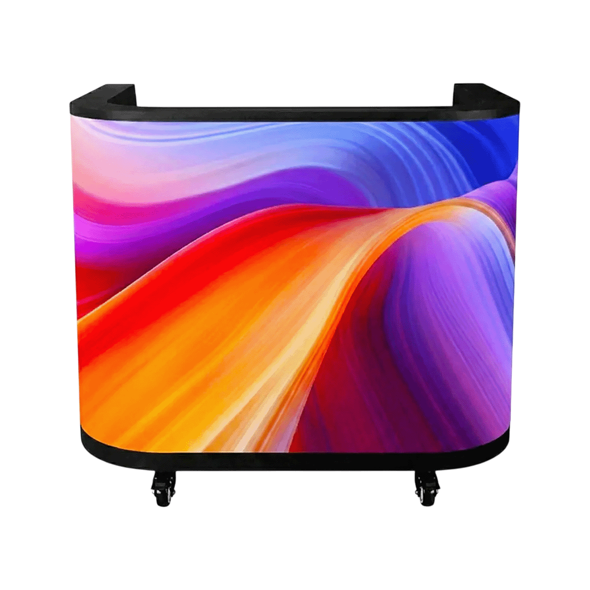 Cabina para DJ de frente con pantalla LED curva encendida en degradado naranja, morado y azul